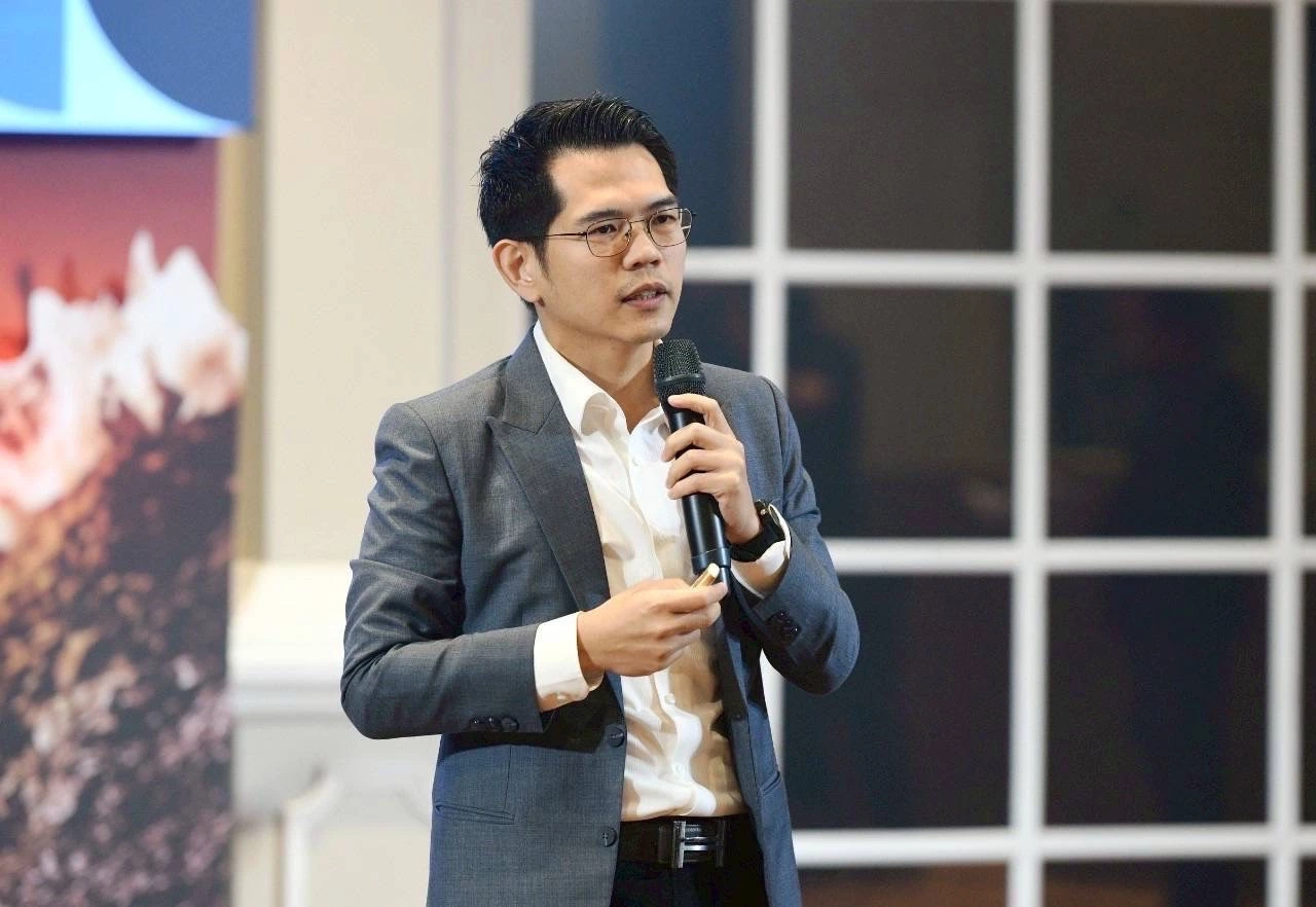 รศ.ดร.นพ.พลเทพ วิจิตรคุณากร ผู้อำนวยการศูนย์วิจัยปัญหาสุรา