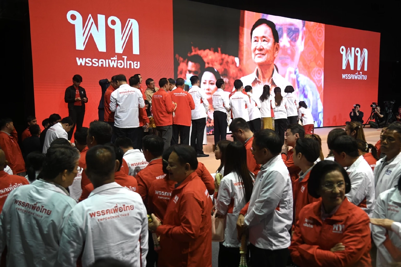 "เพื่อไทย" ช้ำ เทรนด์อาจ "ต่ำกว่า 100 ที่นั่ง" ปัญหาที่จะยัง "แก้ไม่ตก" ให้ทันการเลือกตั้งในปีหน้า