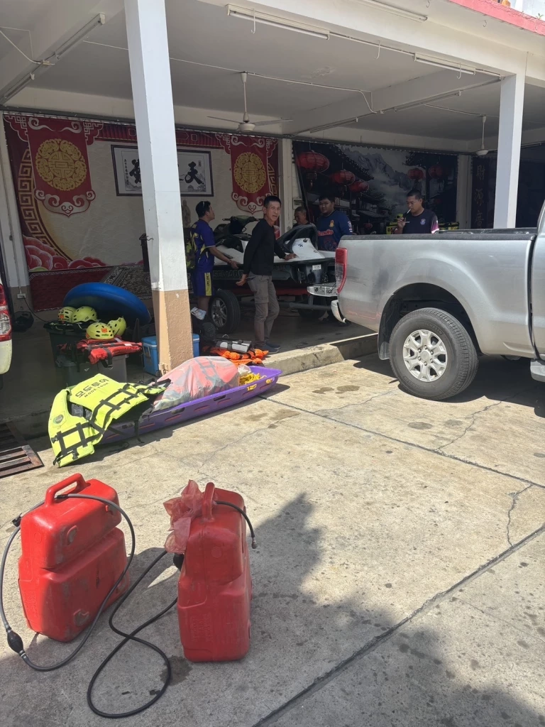 "ส.ส.กอล์ฟ เมืองกาญจน์" ระดมเรือ-เจ็ตสกี ช่วยน้ำท่วมหาดใหญ่