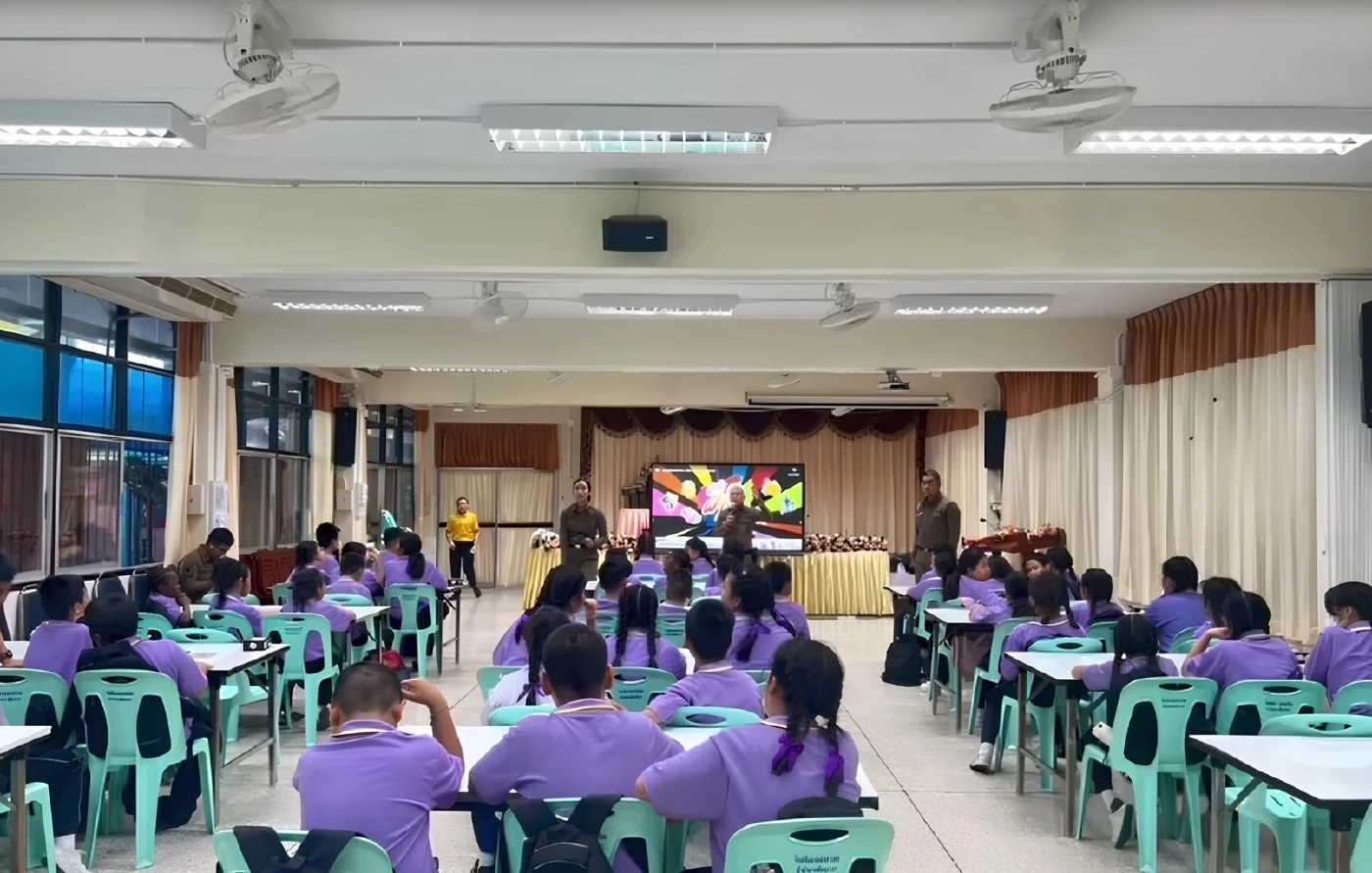 "รองจ๋อ" คัดเลือกโรงเรียนดีเด่น  "บุหรี่ไฟฟ้าคือภัย สวมหมวกนิรภัยคือทางรอด"