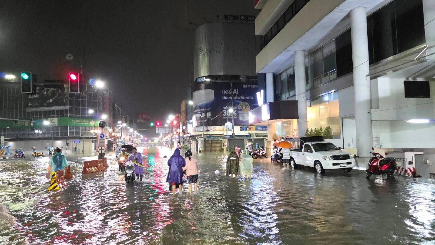 "หาดใหญ่" จมบาดาล! น้ำทะลักท่วมเขตเมืองย่านเศรษฐกิจกลางดึก