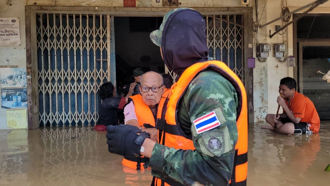 “รบพิเศษ ทบ.” ลงพื้นที่เขต 8 หาดใหญ่ เร่งช่วย ปชช.ที่ติดค้าง