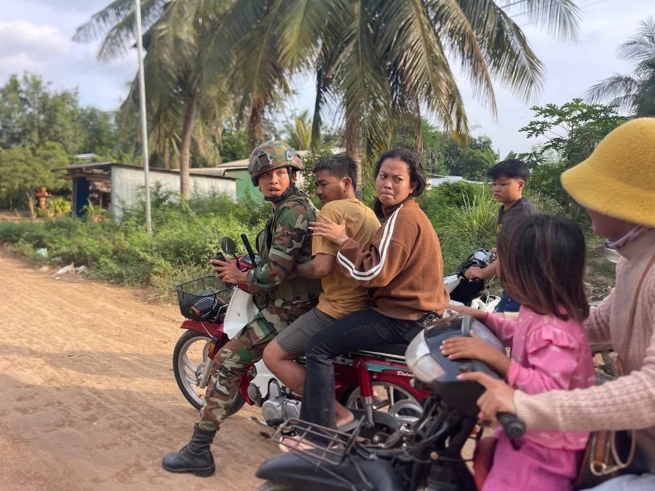 ด่วน!! เปิดคลิปกัมพูชาป่วน "หนองหญ้าแก้ว" ยิงถล่ม หวังล่อไทยโต้