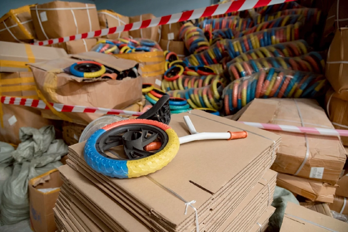 รมช.อุตสาหกรรม นำทีมทลายสินค้าเด็ก-ทารกเถื่อน สั่งล่าถึงต้นตอ