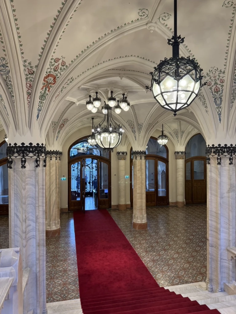 \"มหาดไทยฮังการี\" ตำนานอาคาร 121 ปีสุดอลัง (มีคลิป)