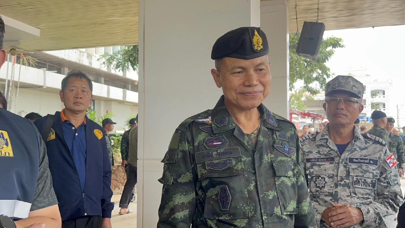 พลโทนรธิป โพยนอก แม่ทัพภาคที่ 4