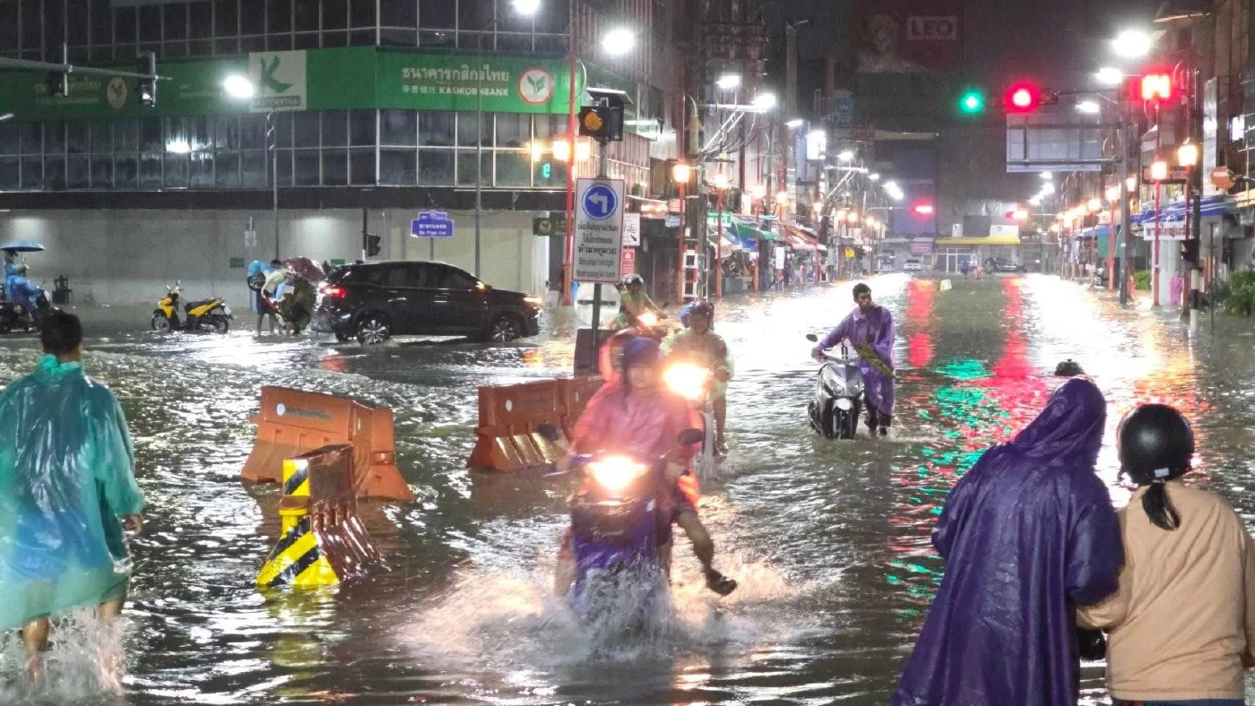 "หาดใหญ่" จมบาดาล! น้ำทะลักท่วมเขตเมืองย่านเศรษฐกิจกลางดึก