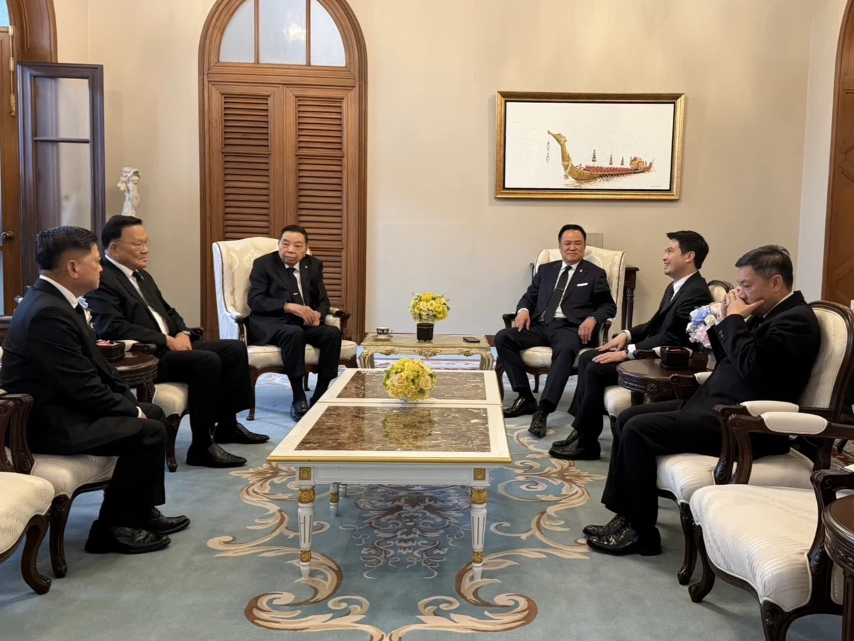 "พ่อนายกฯ" เข้าทำเนียบฯ คาดร่วมทานอาหารกลางวันกับ "ลูกชาย"