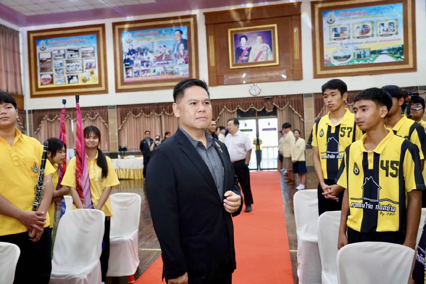 วราวุธ  ศิลปอาชา  หัวหน้าพรรคชาติไทยพัฒนา 