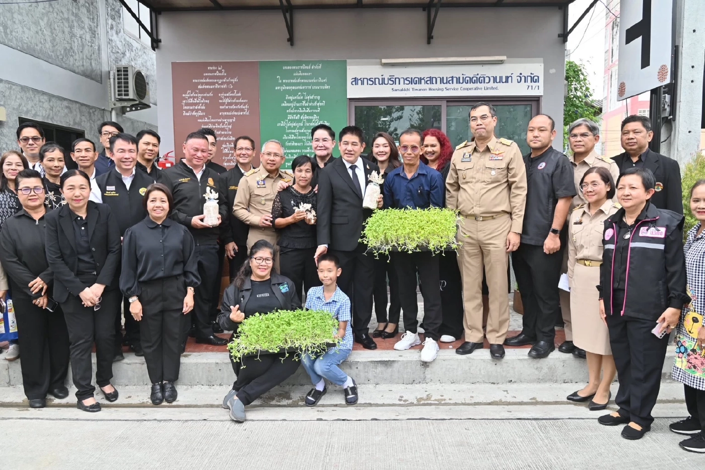 "ธรรมนัส-อัครา" ผนึกกำลังมอบบ้านมั่นคง ดันตั้ง "สหกรณ์ประเภทที่ 8"