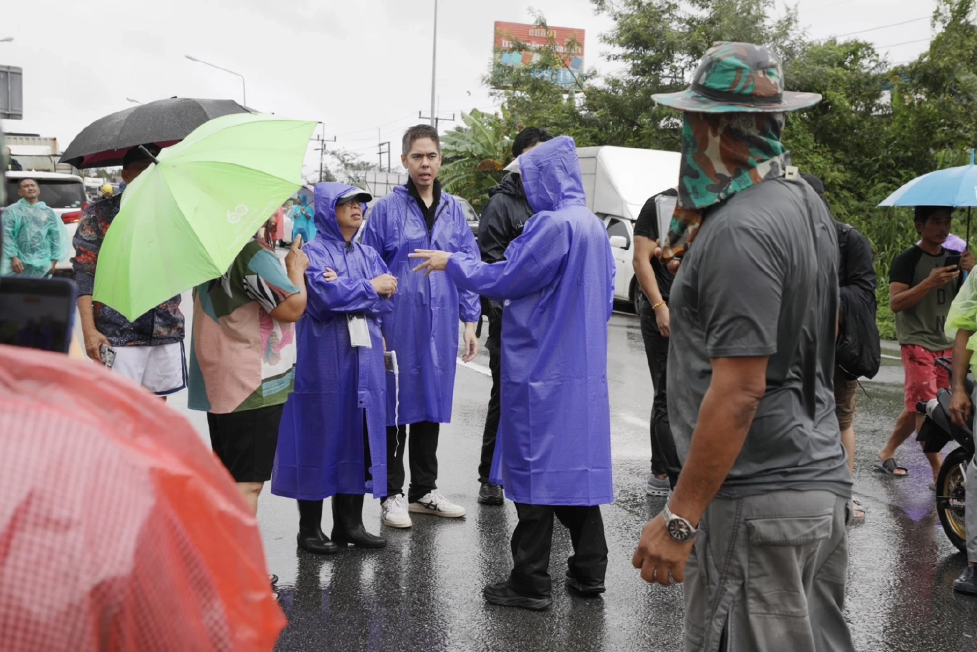 “วีระพงษ์-อภิสิทธิ์“ ลุยหาดใหญ่ เสนอ 6 มาตรการฟื้นเมือง ‘Build Back Hat-Yai’ หลังน้ำท่วมหนัก