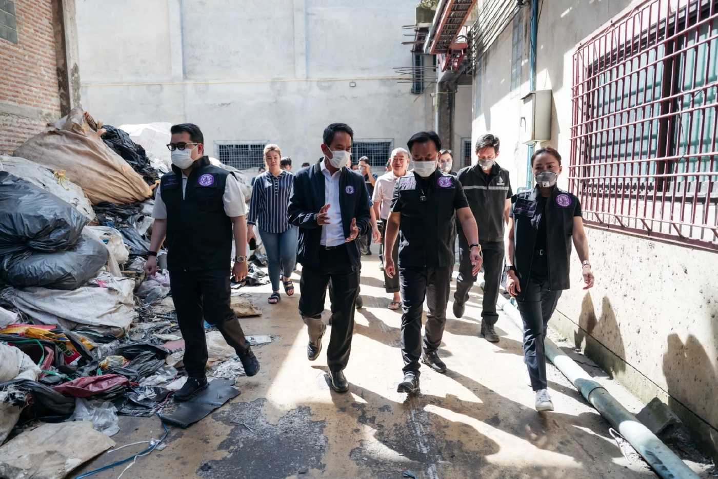 รมช.อุตสาหกรรม สั่งปิดโรงงานพลาสติกนครปฐมไร้มาตรฐาน