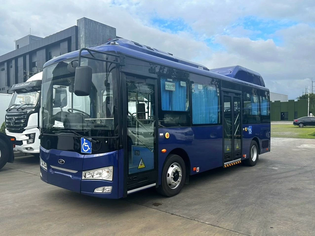 ไทย สมายล์ บัส หนุนโรงเรียน 'หมอนทองวิทยา' มอบรถสานฝันคันใหม่