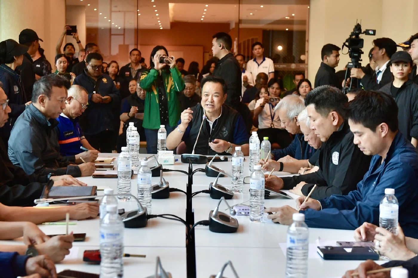 "อนุทิน" ถกเอกชนฟื้นฟูหาดใหญ่ หารือ ”เอกนิติ” กู้ปลอดดอกเบี้ย 1 ปี