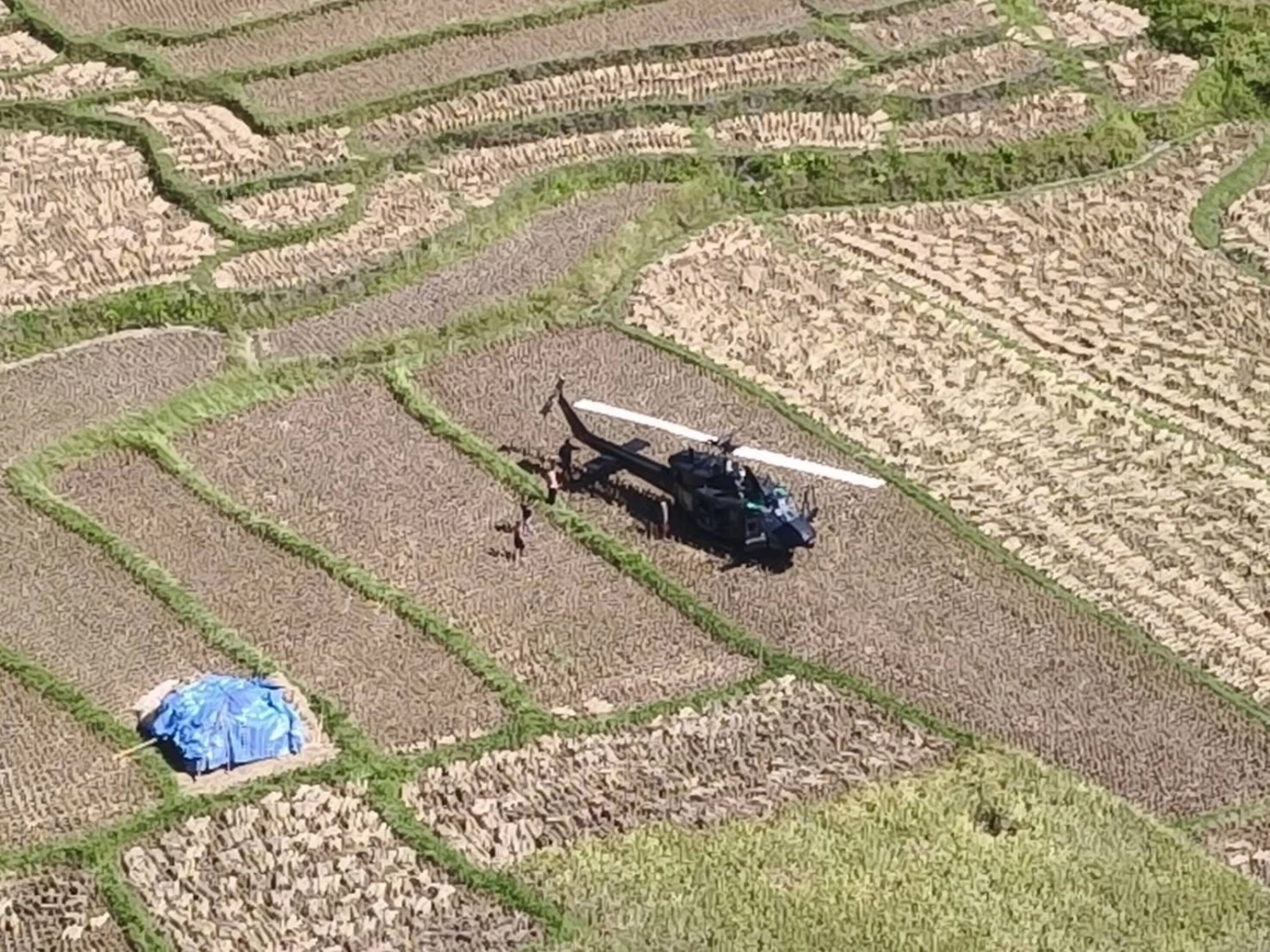 เปิดคลิป! ฮ.ลงจอดฉุกเฉิน หลังบินไปส่งสัมภาระทางทหารให้หน่วยปฏิบัติตามแนวชายแดน "ขุนยวม-แม่สะเรียง "