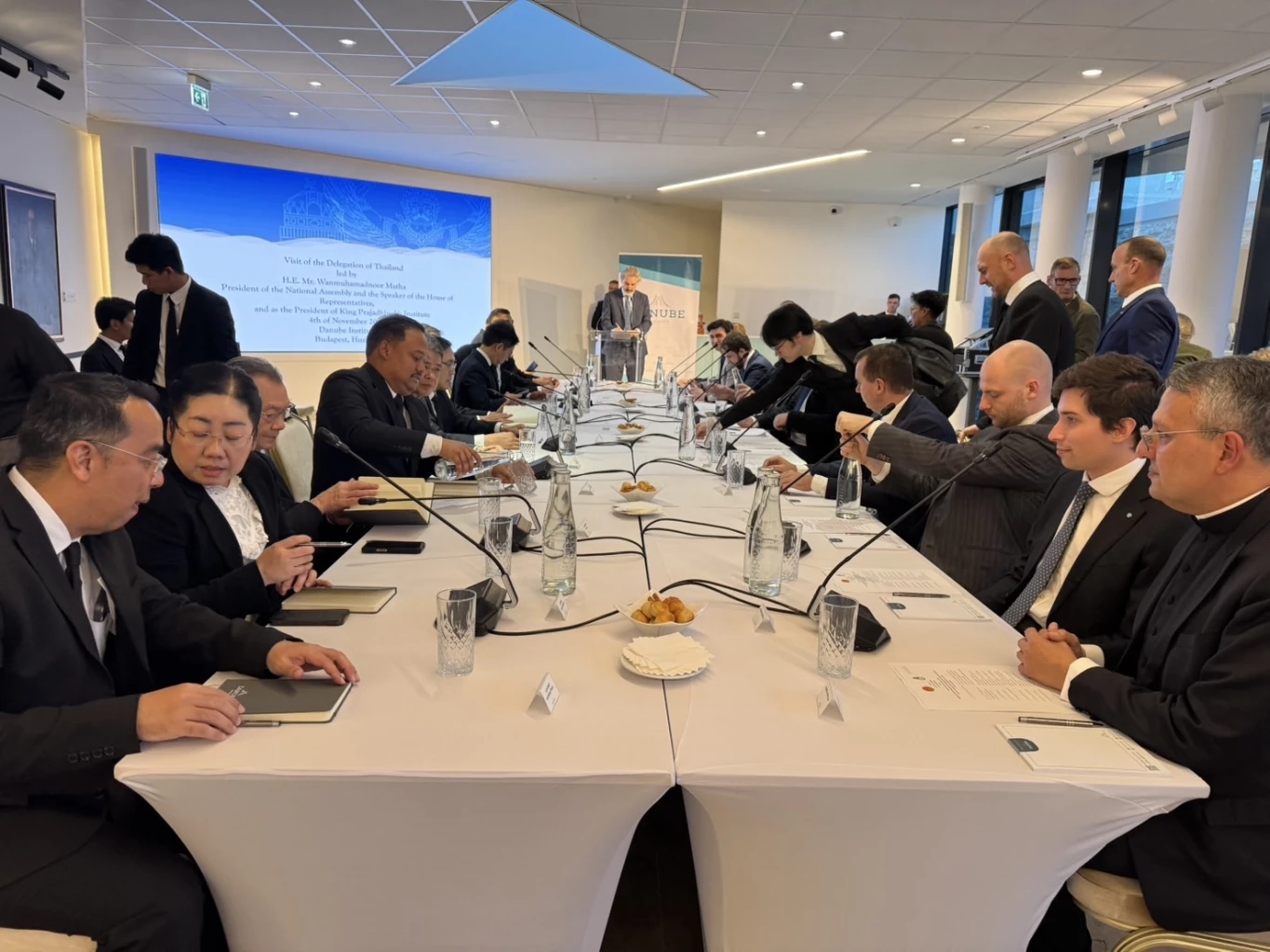 ฮังการี "แกะดำยุโรป" - บทเรียนไทยด้านนโยบาย ตปท.? พึ่งตัวเอง (มีคลิป)