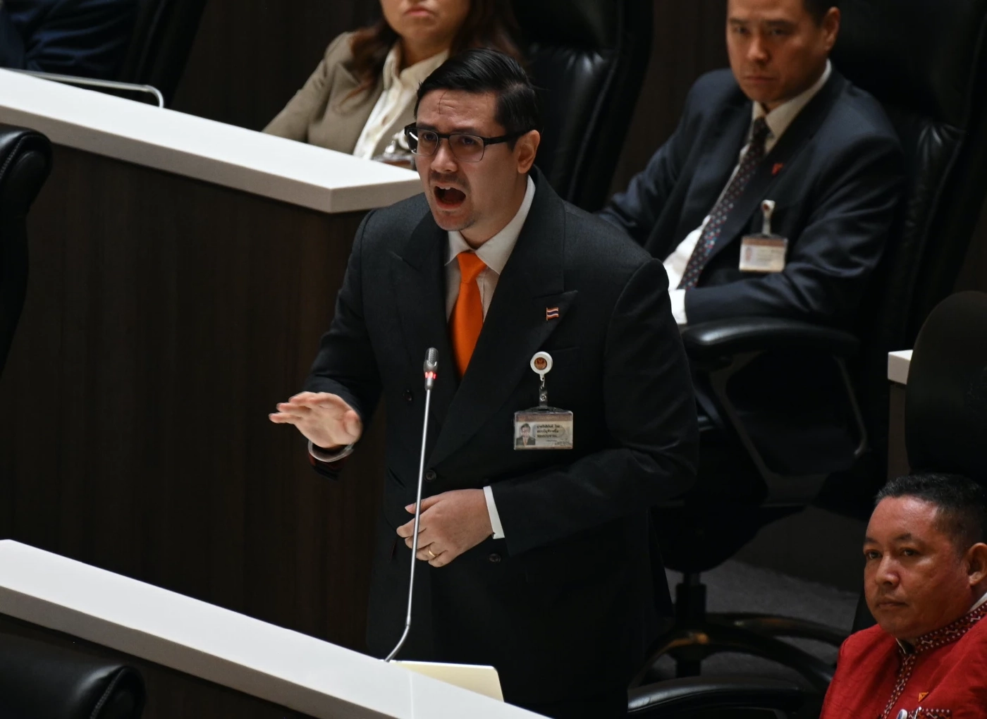 นายรังสิมันต์ โรม สส.พรรคประชาชน