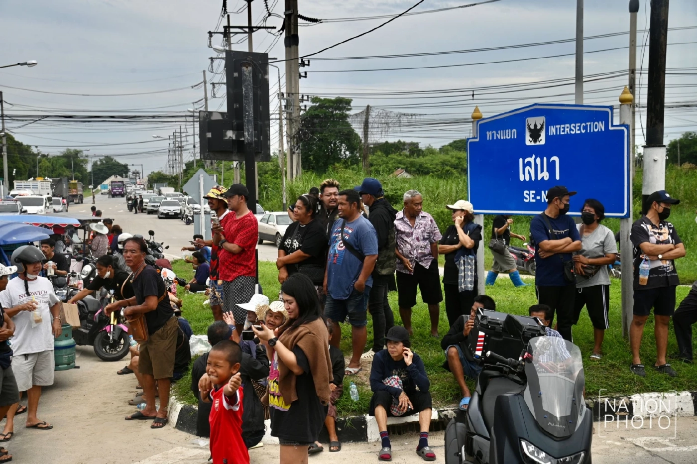 ชาวเสนา "อยุธยา" ปิดถนนประท้วง จี้กระจายน้ำ หลังทุกข์หนัก 4 เดือน