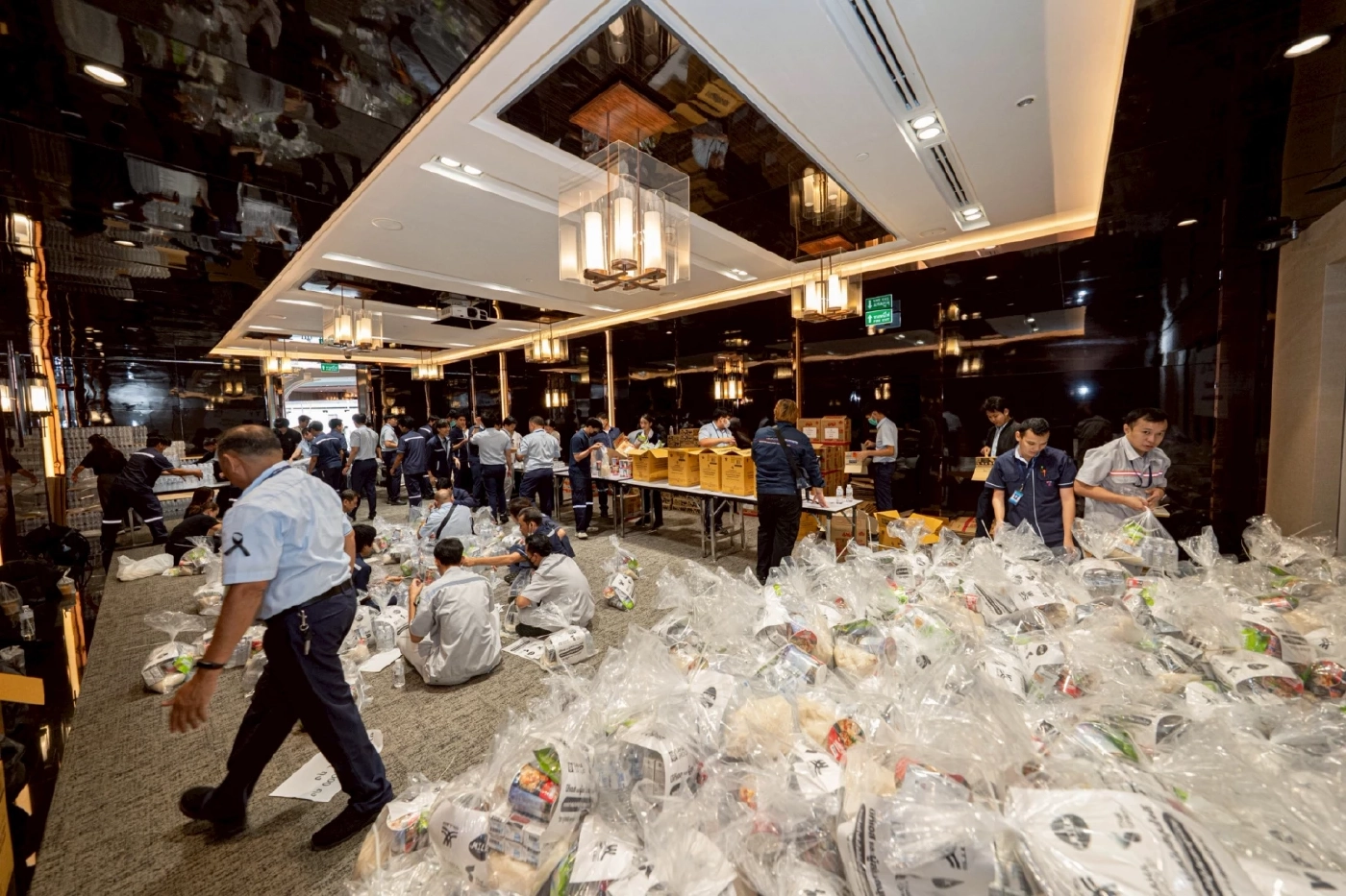 บีทีเอสร่วมพันธมิตร มอบถุงยังชีพ 2,000 ชุด ช่วยผู้ประสบอุทกภัยสิงห์บุรี