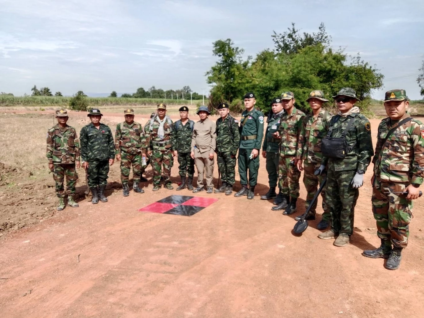 เปิดคลิป! "ปักหมุดชั่วคราว" หนองหญ้าแก้ว ชาวบ้าน "ยุคเขมรแดง" เชื่อ กัมพูชาไม่อพยพออก