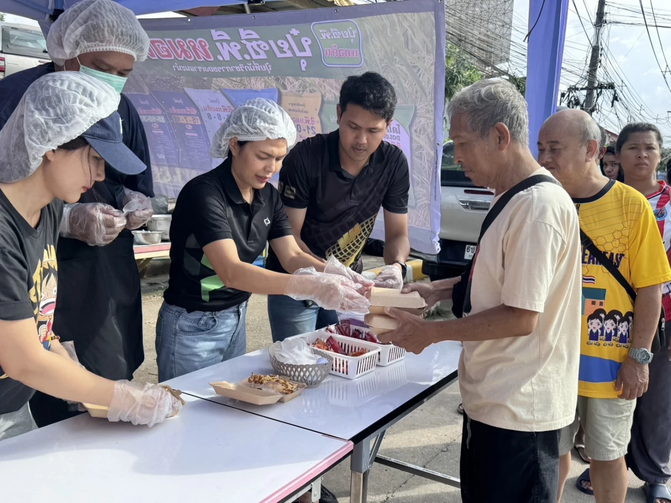 CP กู้ชีพ รพ. หาดใหญ่! ผนึก สธ. ส่งอาหาร-น้ำดื่ม ดูแล 3,000 ชีวิต