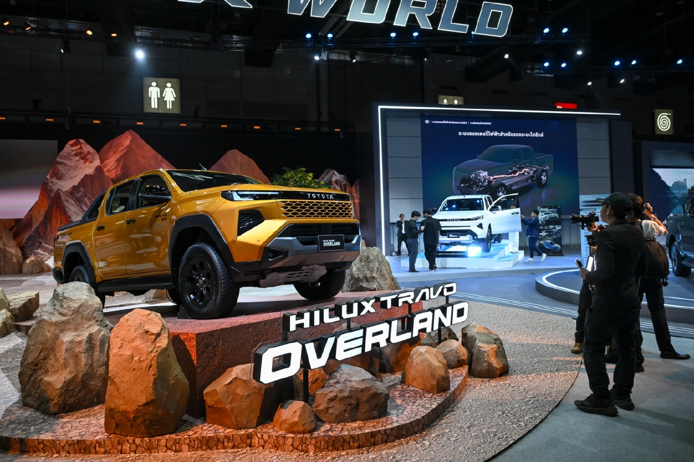  “โตโยต้า” เปิดตัว “HILUX TRAVO” ครั้งแรกของโลก พร้อมเผย “TRAVO-e” กระบะไฟฟ้า 100%