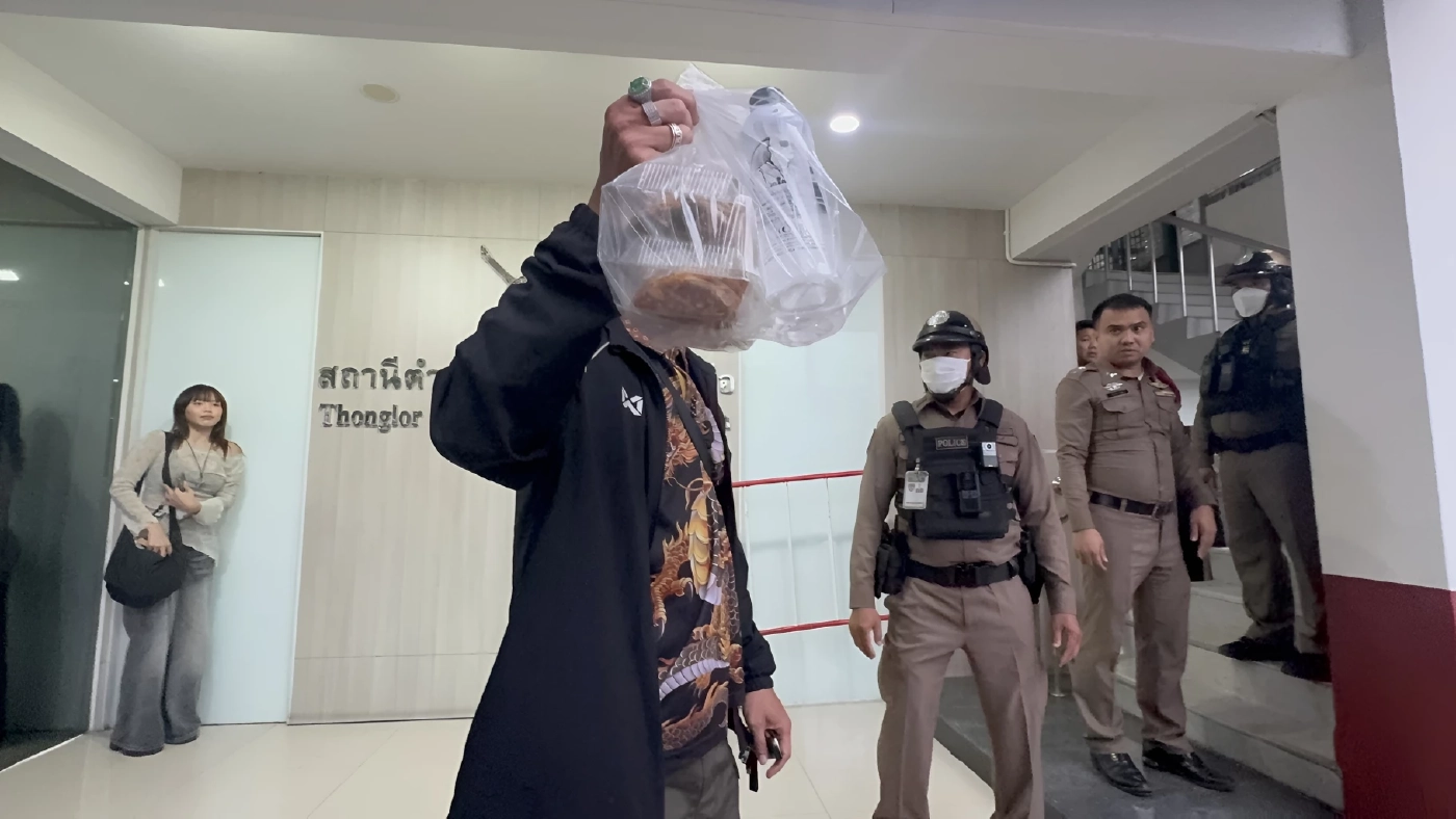 "บังมัด" ฝากเพื่อนเอา "กะเพราหมูสับ ไข่ดาว 2 กล่อง" มาให้ "สันธนะ" บอก "กลัวไม่มีข้าวกิน" (มีคลิป)