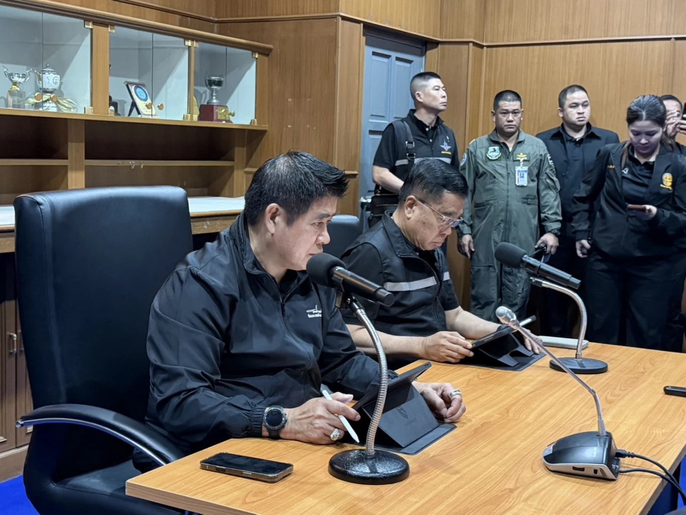 "ธรรมนัส" นั่งบัญชาการแก้น้ำท่วมใต้ เร่งอพยพคนในพื้นที่กระแสน้ำแรง คาดใน 3 วัน สถานการณ์คลี่คลาย