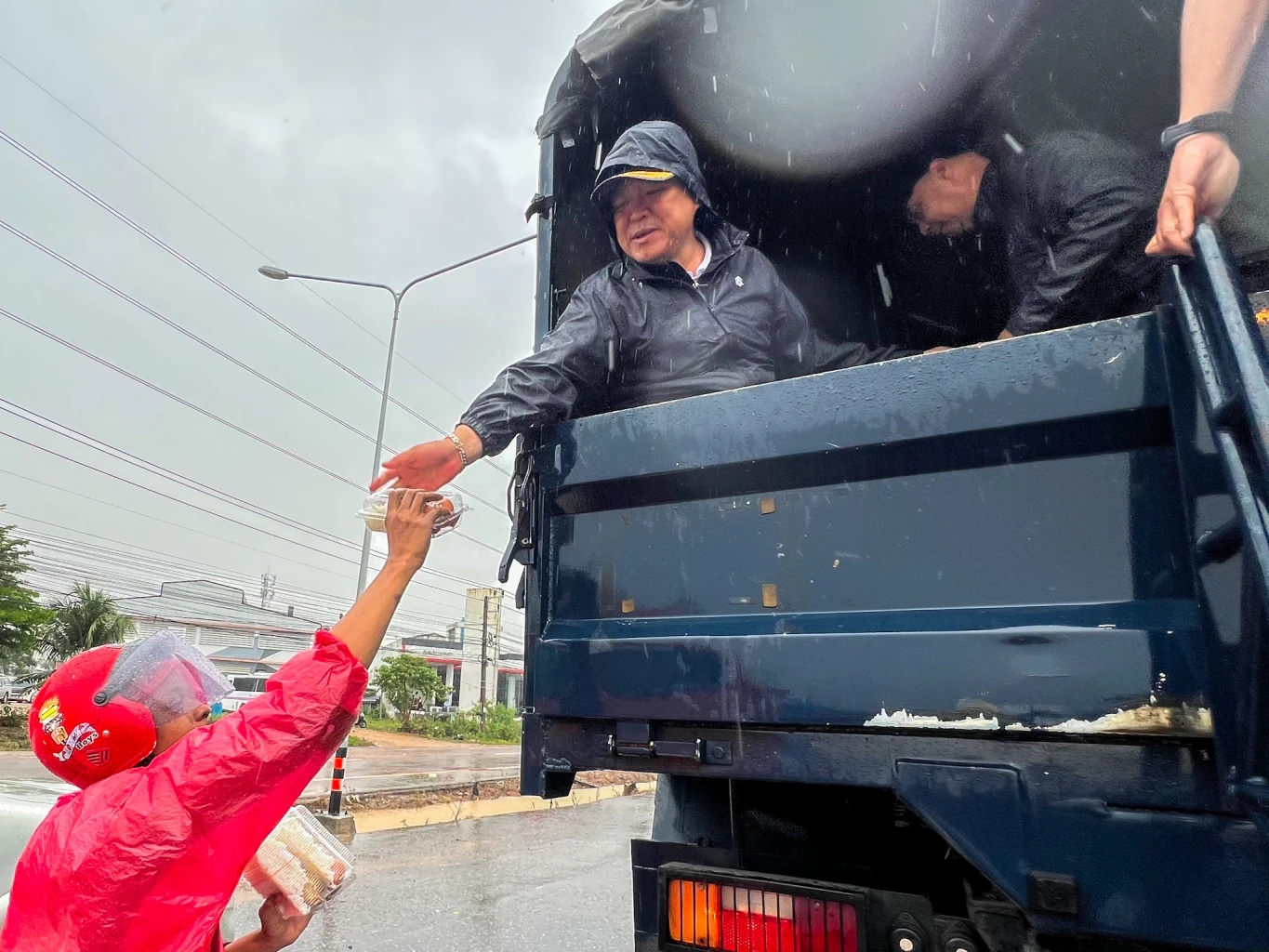 “ธนกร” โต้ “ชลน่าน” ปมช่วยน้ำท่วม บอกรัฐบาลทำดีแค่ไหนก็ไม่ถูกใจ