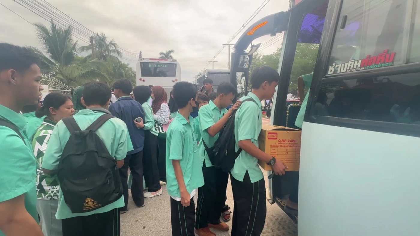 70 รถบัส 60 รถตู้ มุ่งหน้าสนามศุภชลาศัย เชียร์หมอนทองวิทยา