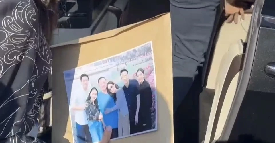 “อิ๊งค์” โพสต์รูปถ่ายร่วม “ทักษิณ” หลังได้เข้าเยี่ยมแบบใกล้ชิด