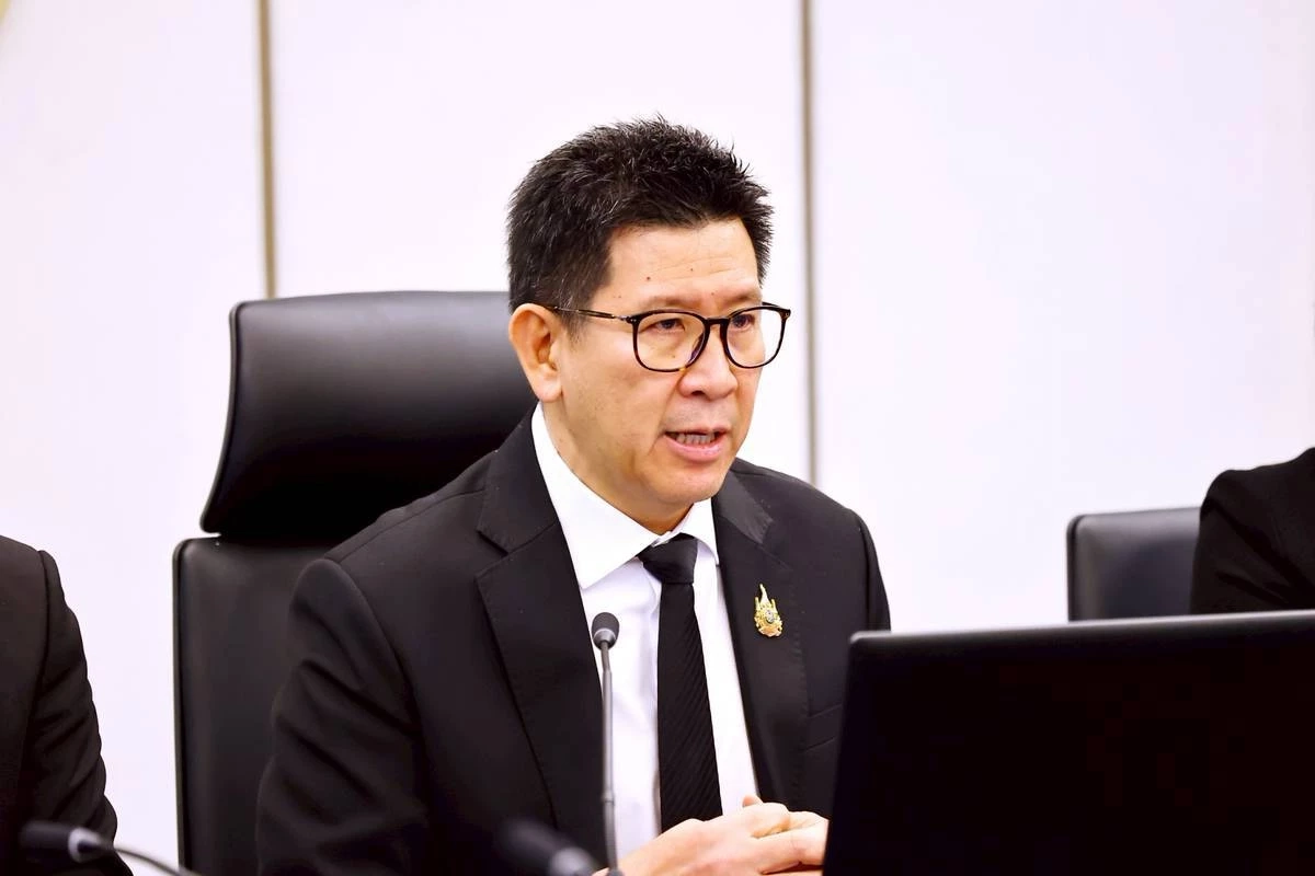 เอกนิติ นิติทัณฑ์ประภาศ รองนายกรัฐมนตรีและรัฐมนตรีว่าการกระทรวงการคลัง 