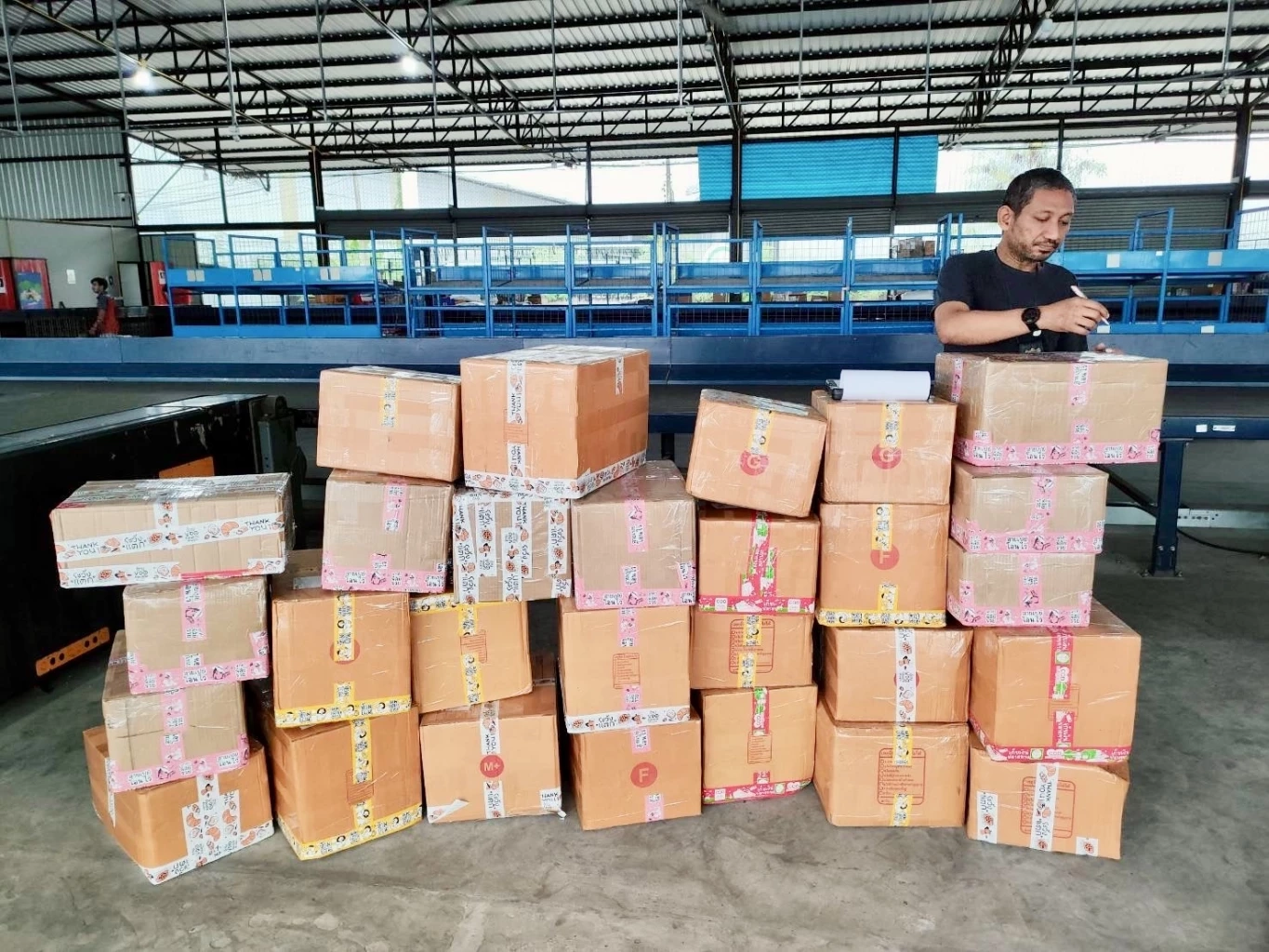 กรมศุลฯภ.4 ยึดบุหรี่ไฟฟ้าอีกเพียบ รวมมูลค่ากว่า 4.6 ล้านบาท