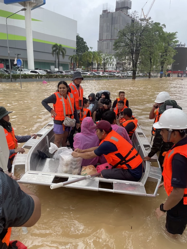 CP กู้ชีพ รพ. หาดใหญ่! ผนึก สธ. ส่งอาหาร-น้ำดื่ม ดูแล 3,000 ชีวิต