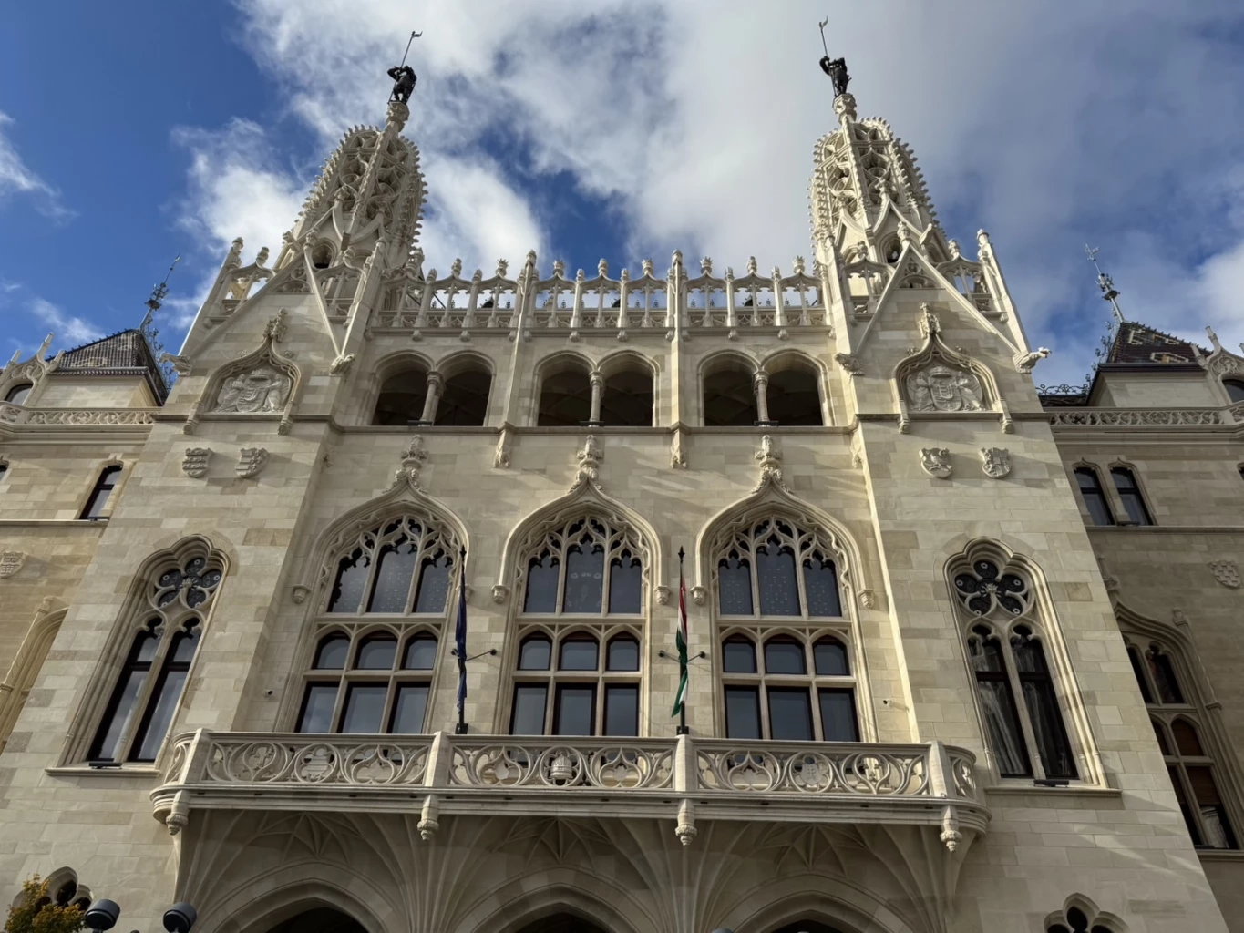 \"มหาดไทยฮังการี\" ตำนานอาคาร 121 ปีสุดอลัง (มีคลิป)