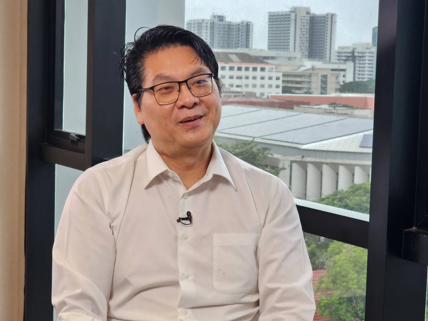 ดร.สติธร ธนานิธิโชติ ผู้อำนวยการสำนักนวัตกรรมเพื่อประชาธิปไตย สถาบันพระปกเกล้า และนักวิชาการคณะรัฐศาสตร์ จุฬาลงกรณ์มหาวิทยาลัย