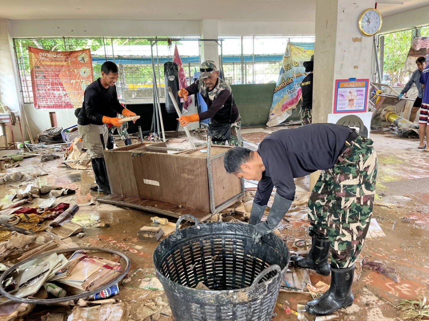 “Big Cleaning คืนความสุข คนสงขลา” วันแรก เก็บขยะกว่า 300 ตัน