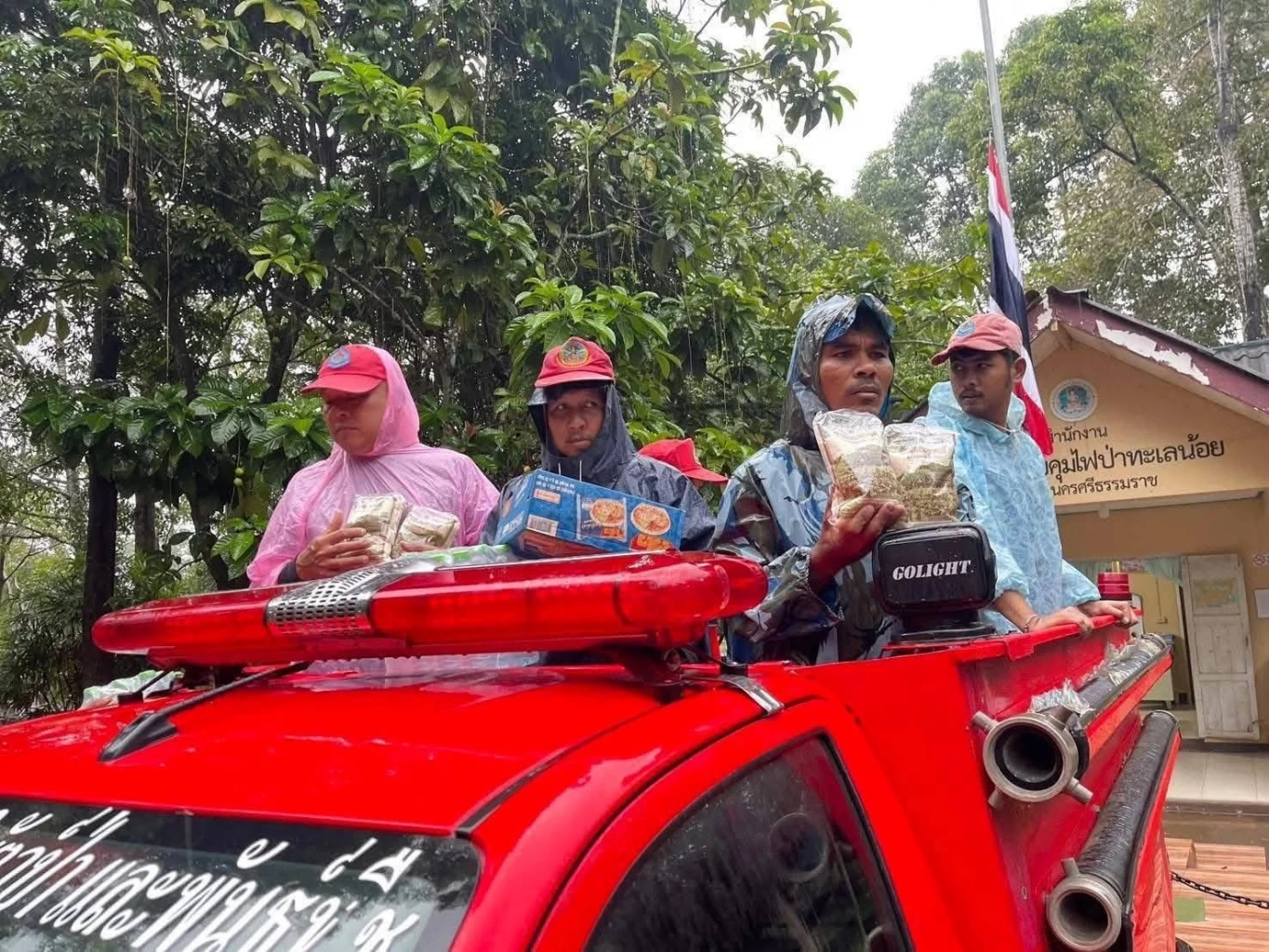 "สุชาติ" สั่งด่วน! ฮ.ทส.–กรมอุทยานฯ ระดมช่วยน้ำท่วม คน-สัตว์ -ผู้ป่วยฉุกเฉิน