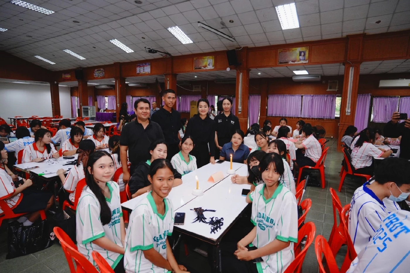 สภาวัฒนธรรม กทม.จัดกิจกรรมทำริบบิ้นสีดำ ถวายเป็นพระราชกุศล