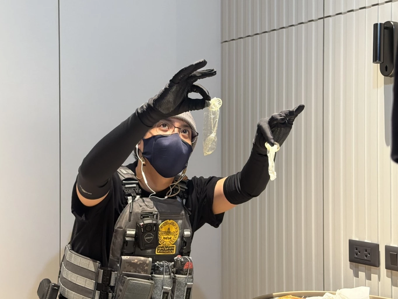 บุกทลายปาร์ตี้ยาเสพติด เปิดโรงแรมกลางกรุง