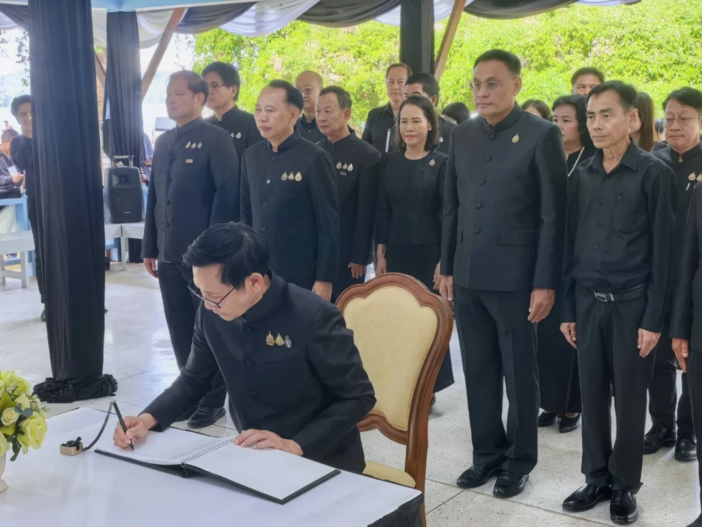 “รมว.อรรถพล” นำชาวอุตรดิตถ์กว่า 1,000 คน จัดกิจกรรม "เรารักพระพันปีหลวง" ณ เขื่อนสิริกิติ์