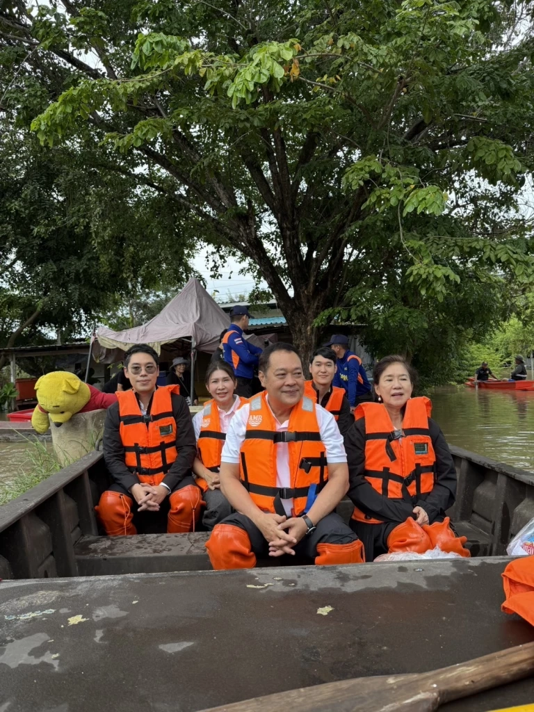 “ทวี” ลงพื้นที่ จ.อ่างทอง ช่วยเหลือผู้ประสบอุทกภัย ห่วงท่วมทุกปี