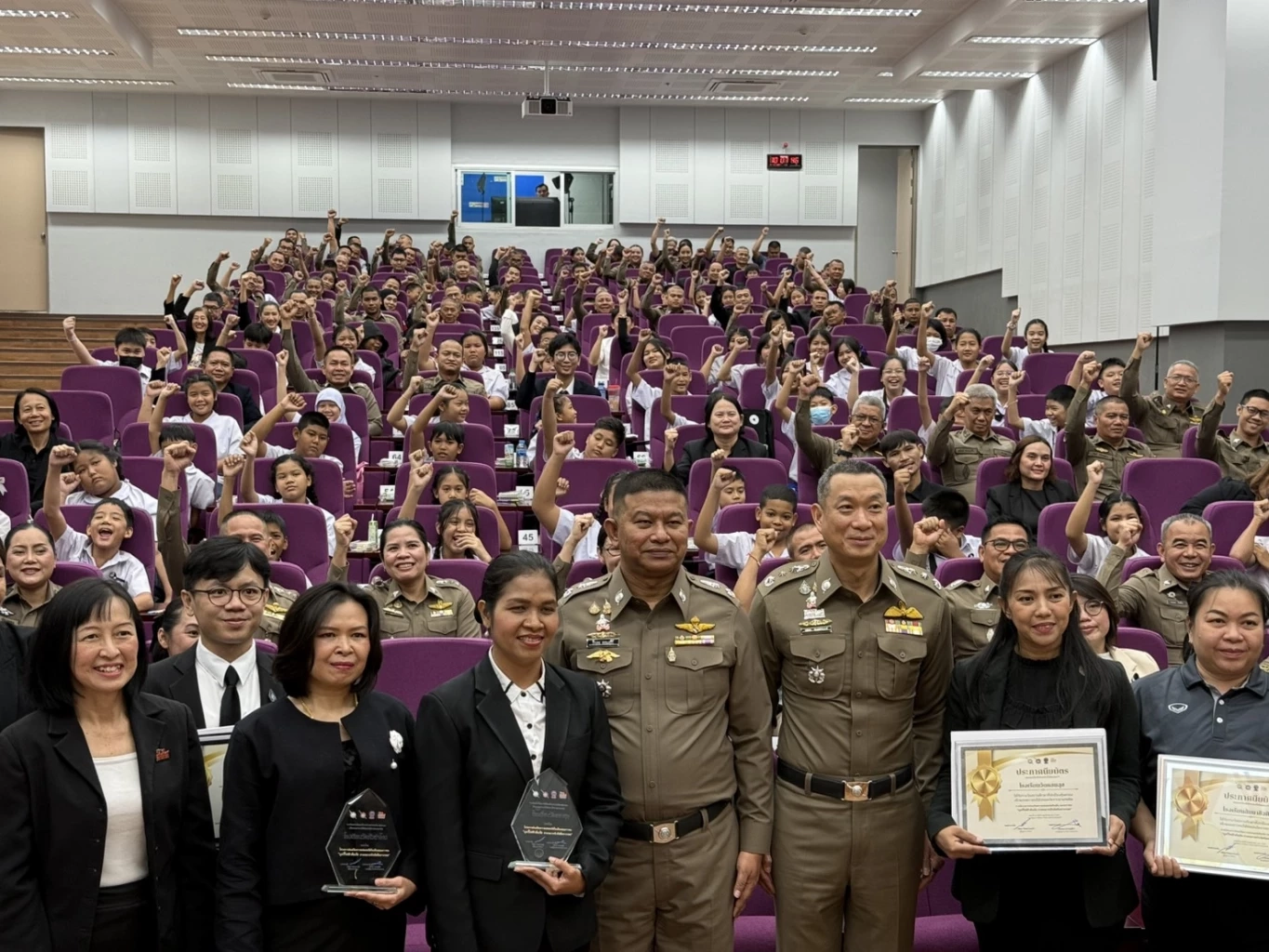 บช.น.-สสส.ดันโครงการกันบุหรี่ไฟฟ้า-สวมหมวกกันน็อก คุ้มภัยเยาวชน