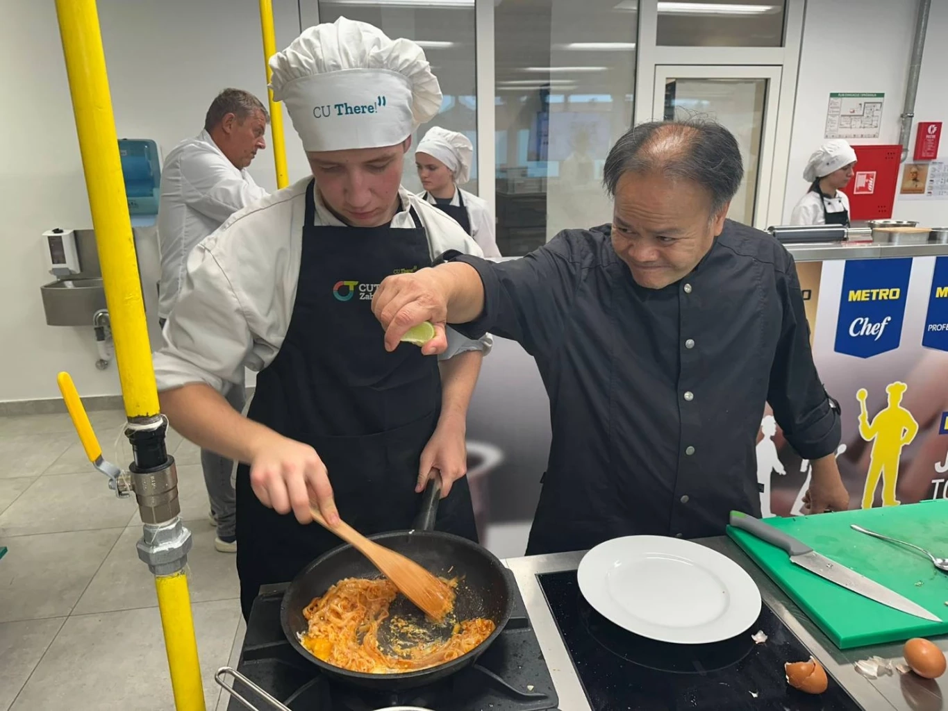 สถานทูตไทยในฮังการี ชู "พลังหญิง" ขับเคลื่อนซอฟต์พาวเวอร์ "อาหาร - มวย" (มีคลิป)