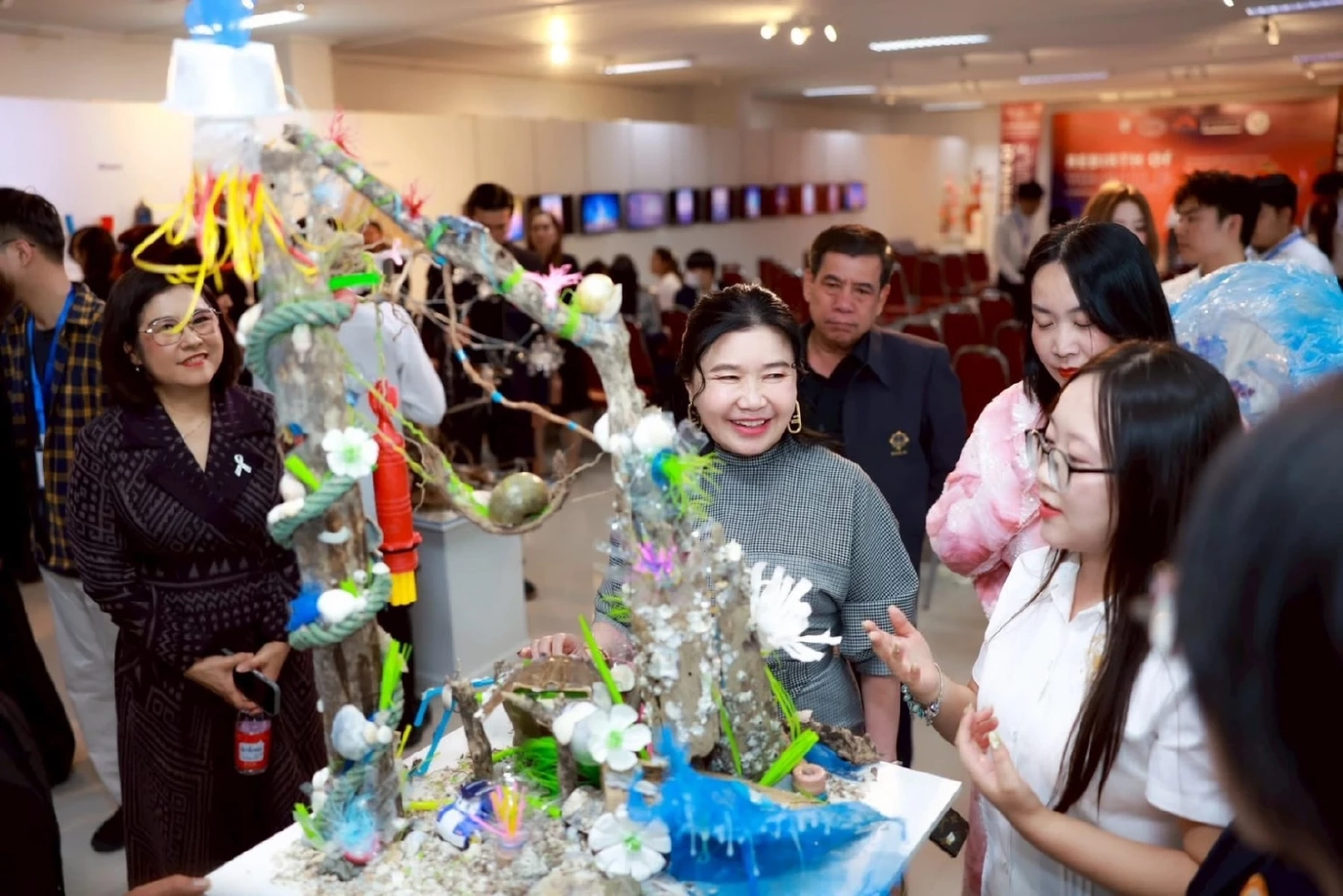 ม.กรุงเทพธนบุรี โชว์ศิลปะจากขยะทะเลสะท้อนปัญหาสิ่งแวดล้อม