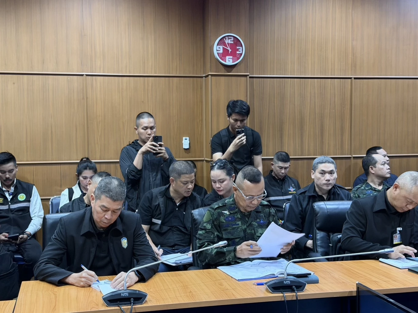 "ธรรมนัส" นั่งบัญชาการแก้น้ำท่วมใต้ เร่งอพยพคนในพื้นที่กระแสน้ำแรง คาดใน 3 วัน สถานการณ์คลี่คลาย