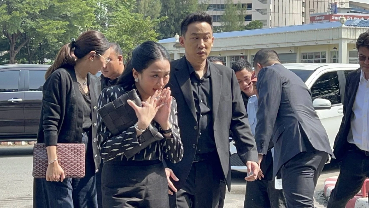 ครบ 2 เดือน “โอ๊ค-เอม-อิ๊งค์” เข้าเยี่ยม “ทักษิณ” ในเรือนจำ