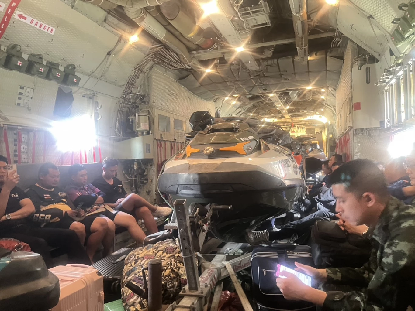 กองทัพไทย ขนทีม "กู้ภัยแผ่นดินไหวเมียนมา" ลุยช่วย "น้ำท่วมหาดใหญ่"