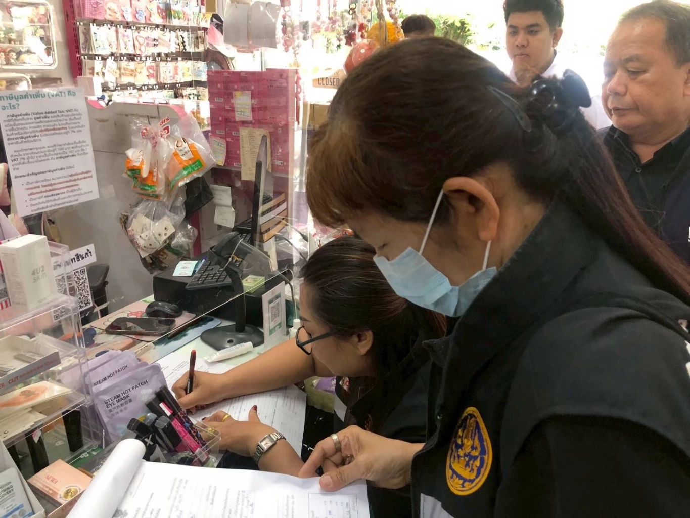 ปรับ 1,000 บาท ร้านเครื่องสำอาง บวก VAT 7% โครงการคนละครึ่ง