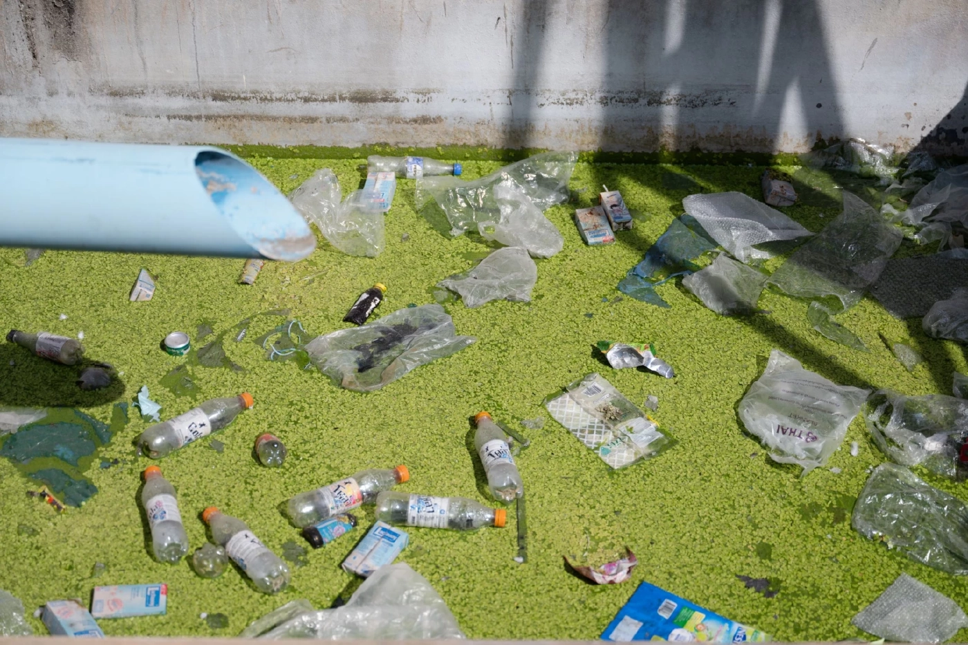 รมช.อุตสาหกรรม สั่งปิดโรงงานพลาสติกนครปฐมไร้มาตรฐาน